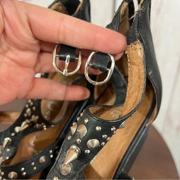 JEFFREY CAMPBELL CONTAIN Studded Black leather heelless platform sandals 7 EUC - Picture 12 of 17